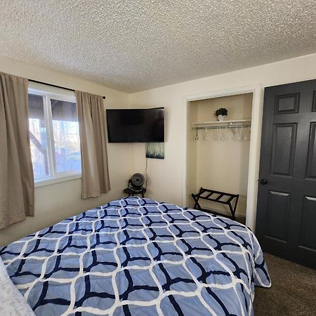 Newly Remodeled Relaxing Stay Near Downtown フェアバンクス エクステリア 写真