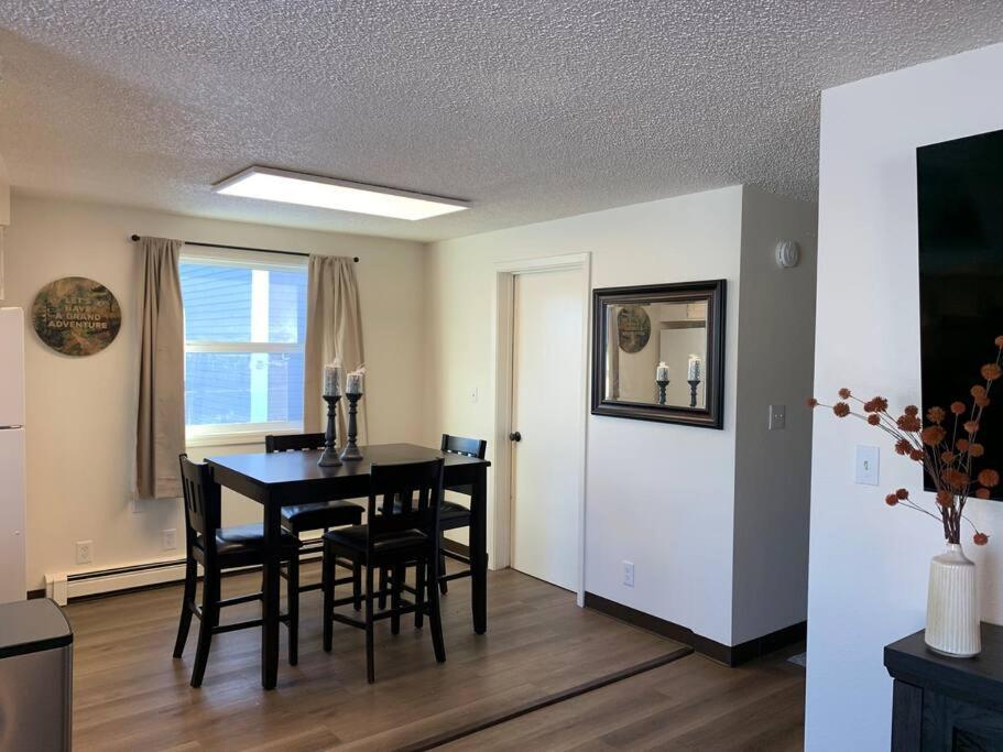 Newly Remodeled Relaxing Stay Near Downtown フェアバンクス エクステリア 写真