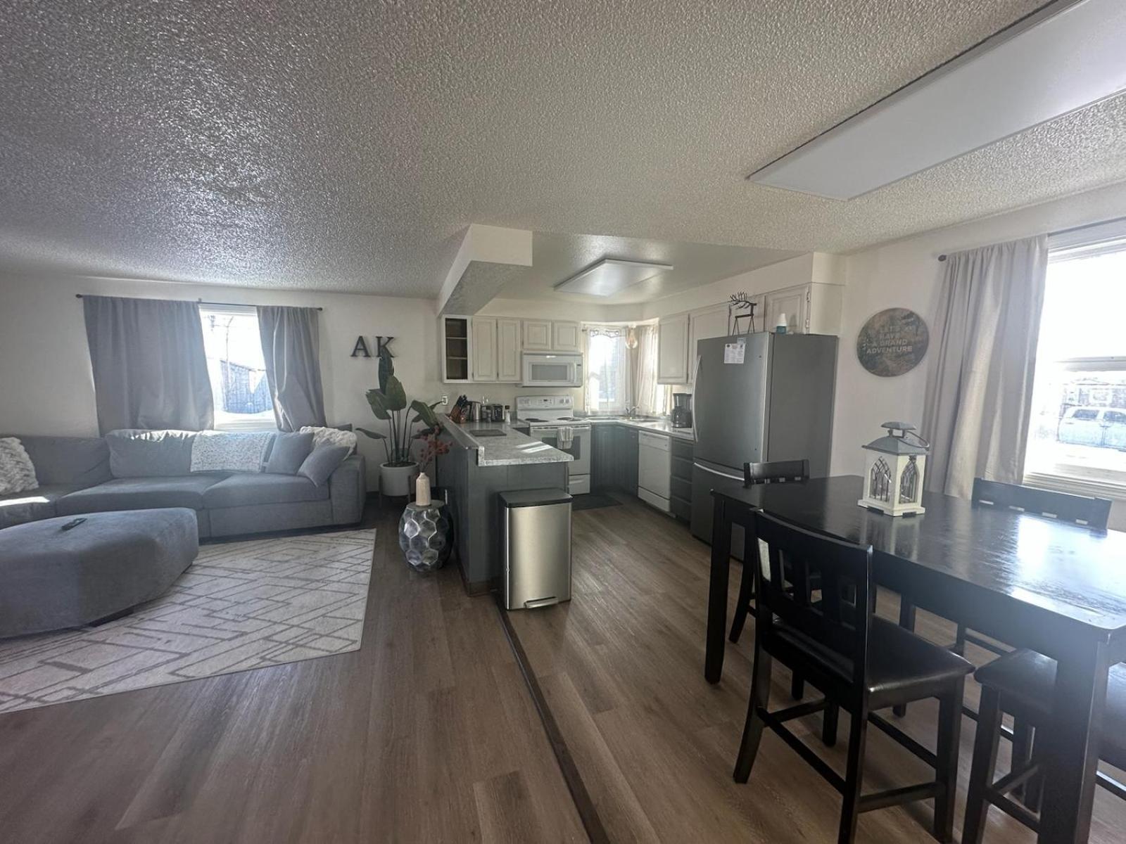 Newly Remodeled Relaxing Stay Near Downtown フェアバンクス エクステリア 写真